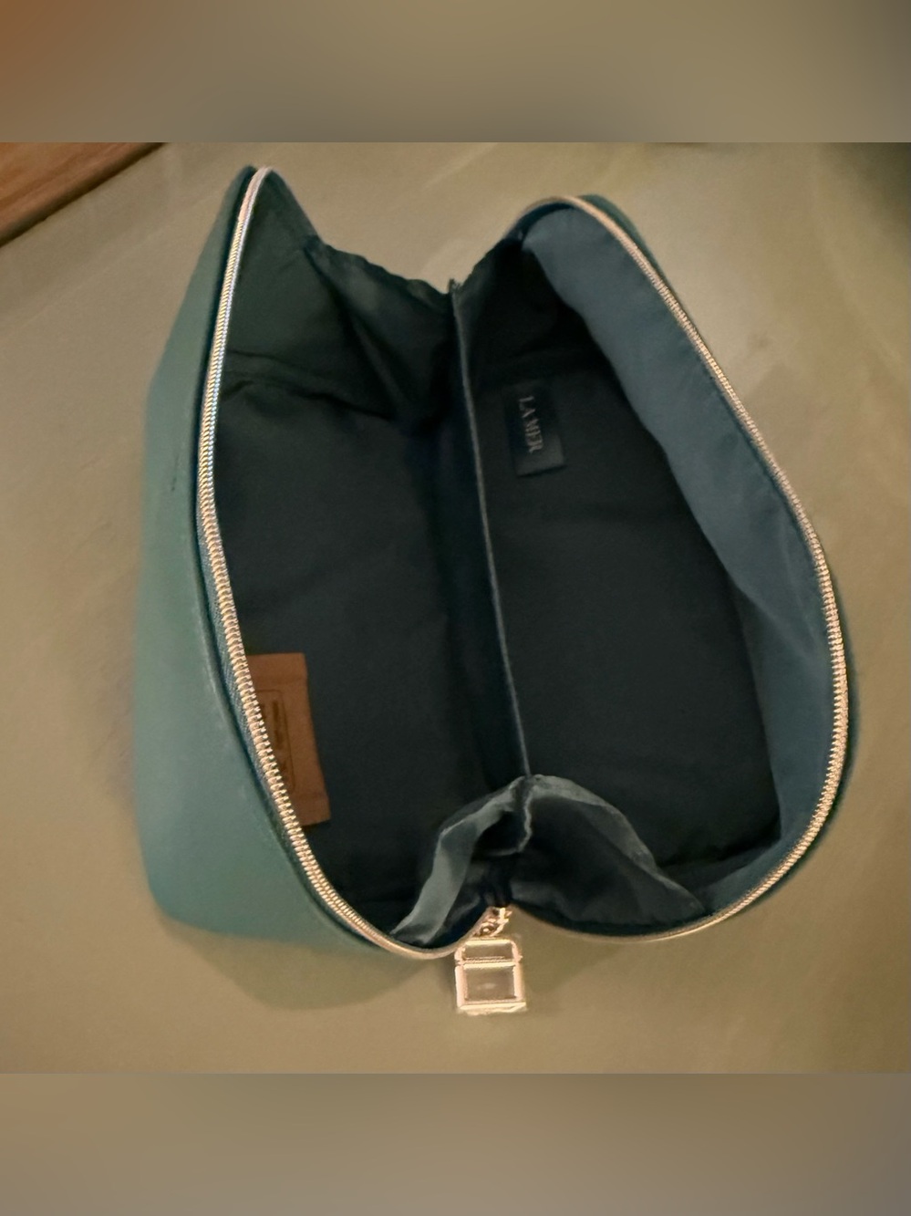 La Mer Blue Makeup Bag, Including 5 Piece La Mer Makeups - Picture 4 of 11